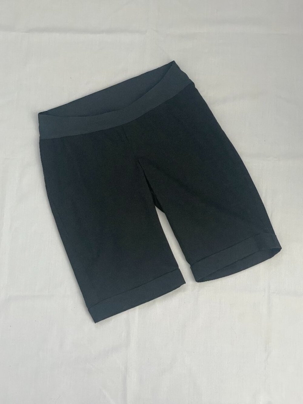 GAP Maternity stretch charcoal slimcuff long shorts